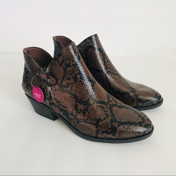 New! Faux Leather Brown Snake Print Block Heel Ankle Boots Booties - Picture 3 of 9